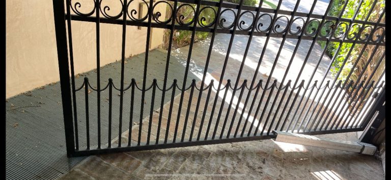 image f5eb1485e8a5f97c1a38850f8e1dcb1f exif.jpg - Iron Men Gate & Door Design LA Gates & Doors