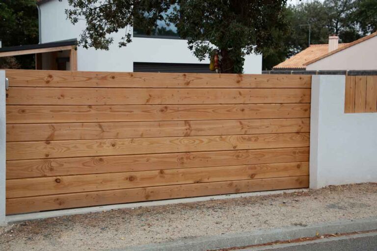 Repairing Your Wooden Gate | Ultimate Guide to Repairing Your Wooden Gate: Tips and Techniques for a Strong and Beautiful Finish